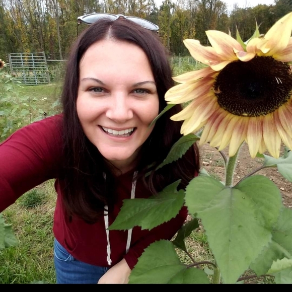 Meet your Posher, Dawn - Picture 1 of 4